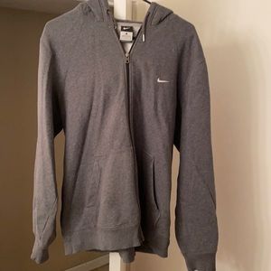 Men’s L dark gray Nike zip up sweater. Very good condition.